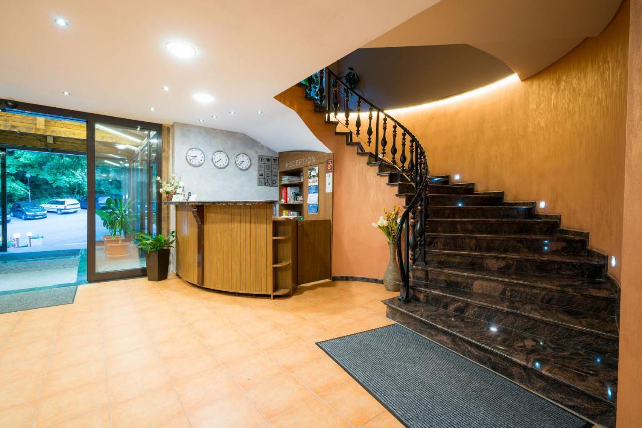 Family Park Hotel Kyoshkove Шумен Экстерьер фото
