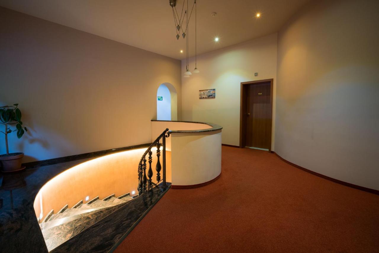 Family Park Hotel Kyoshkove Шумен Экстерьер фото