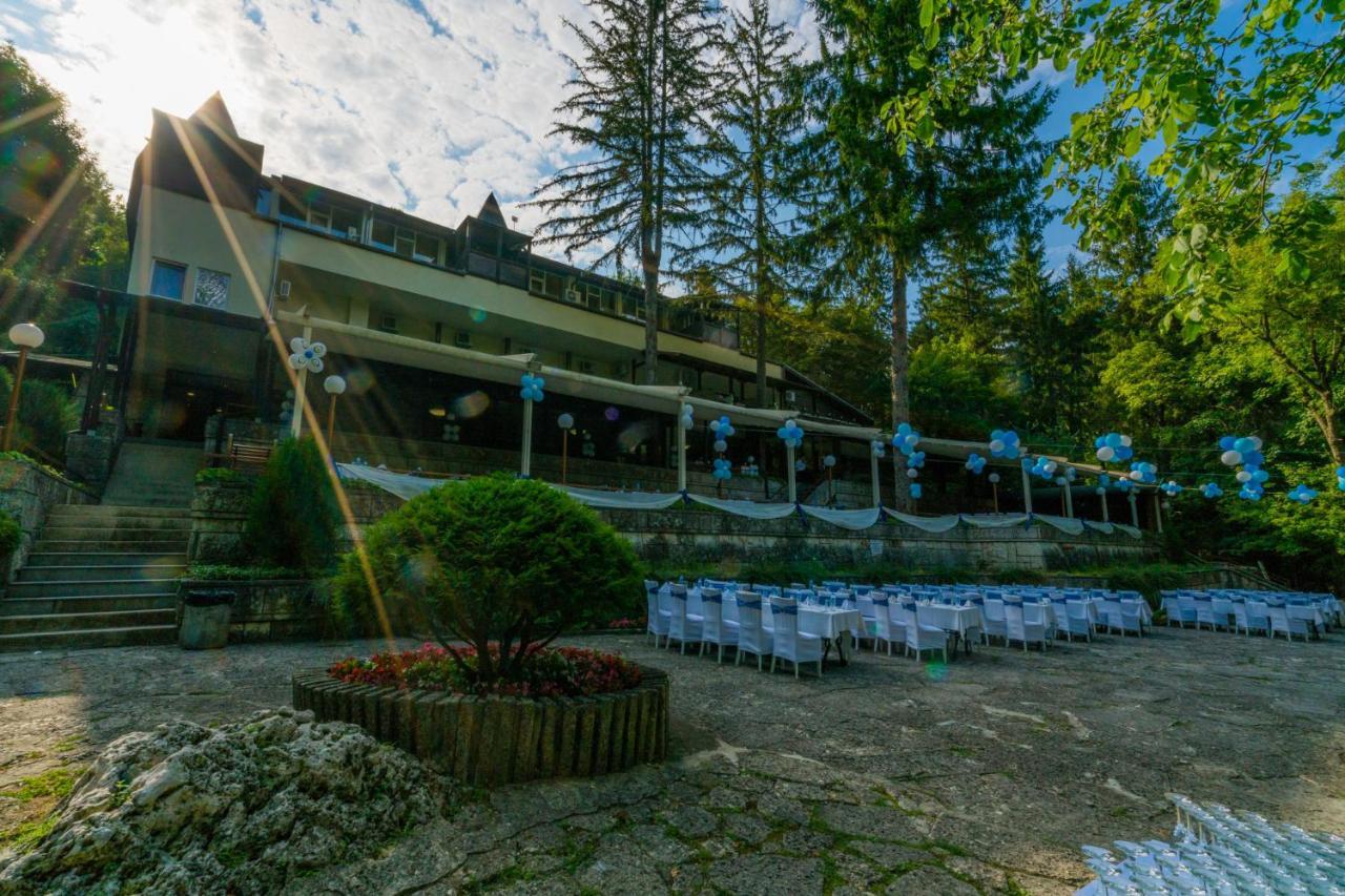 Family Park Hotel Kyoshkove Шумен Экстерьер фото